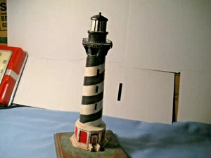 "Estatuilla de faro de cerámica Cape Hatteras firmada en la parte inferior 5"" X 11" - Imagen 1 de 6