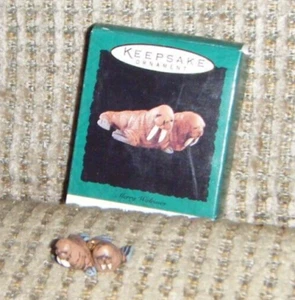 1995 MINI MERRY WALRUSES ORNAMENT Hallmark Miniature Noah's Ark MIB - Picture 1 of 1