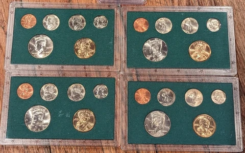2004 2005 Mint Sets Lot Of 4!!! Cover