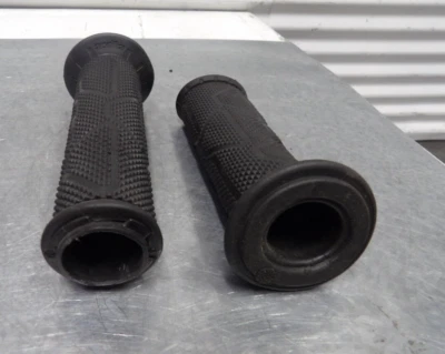 07 Aprilia Tuono 1000R hand grip throttle sleeve tube 8118501 - Image 1 of 4