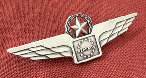 Republic Airlines Captain Pilot Wings Jacket Hallmark “JOHNSON’S DAYTON OHIO” - Picture 1 of 6