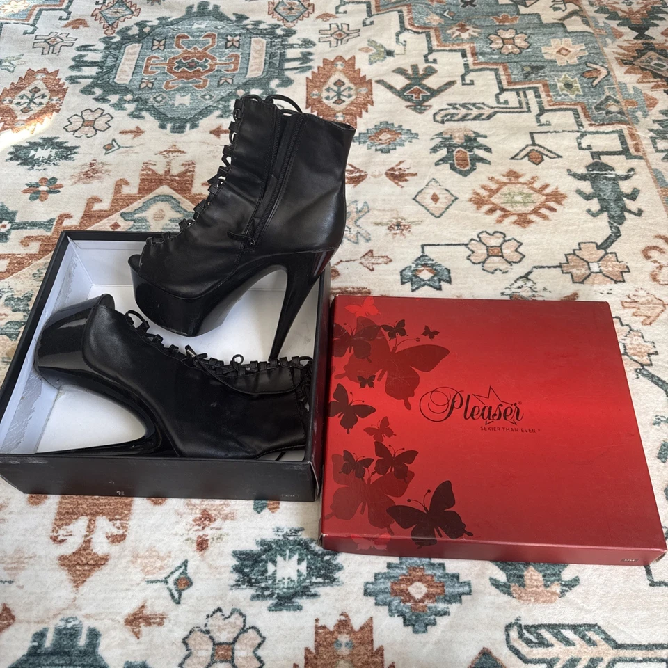 Pleaser Botas de Tacón Negras con Cordones 6” para Mujer 9 con Caja, Poco Usadas Buen Estado Foto 1 de 4