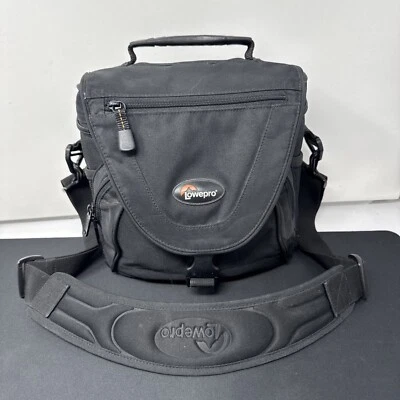 Bolsa para cámara fotográfica Lowepro Nova 2 AW negra SLR con correa e insertos acolchados ¡Limpia! Foto 1 de 4