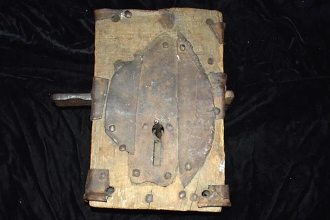 RARE Antique 17th - 18th c. Door Lock Hand Forged Iron Large Castle NO KEY Cover