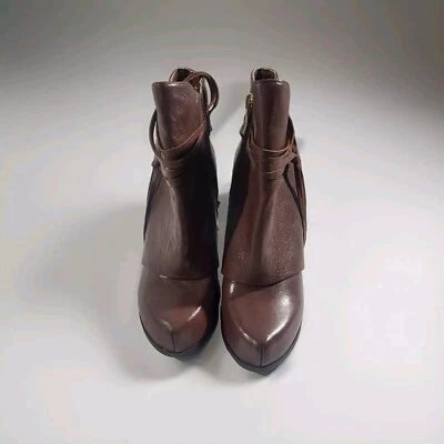 BCBG Generation Mujer Talla 8.5 B Cuero Marrón Cuña Tobillo Moda Botas Botín Foto 1 de 4