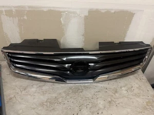 Front Grille Chrome & Dark Silver For 2010-2012 Nissan Sentra NI1200237 - Picture 1 of 2