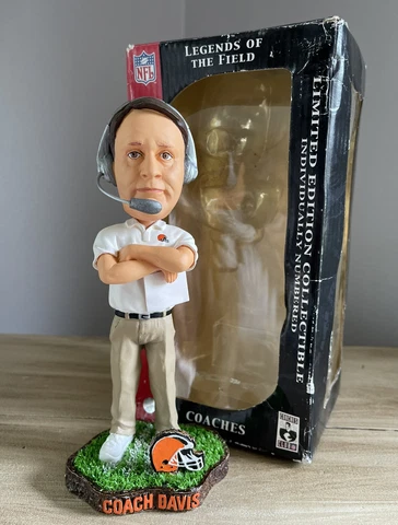 Coach BUTCH DAVIS Cleveland Browns NFL Coaches Club Field Turf Bobblehead NIB! Cover