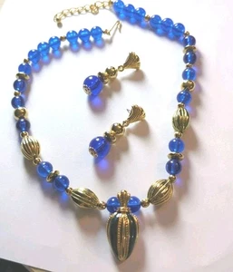 Collana e orecchini AVON vintage anni 70 MCM blu cobalto tono oro perline lucite glam - Foto 1 di 5