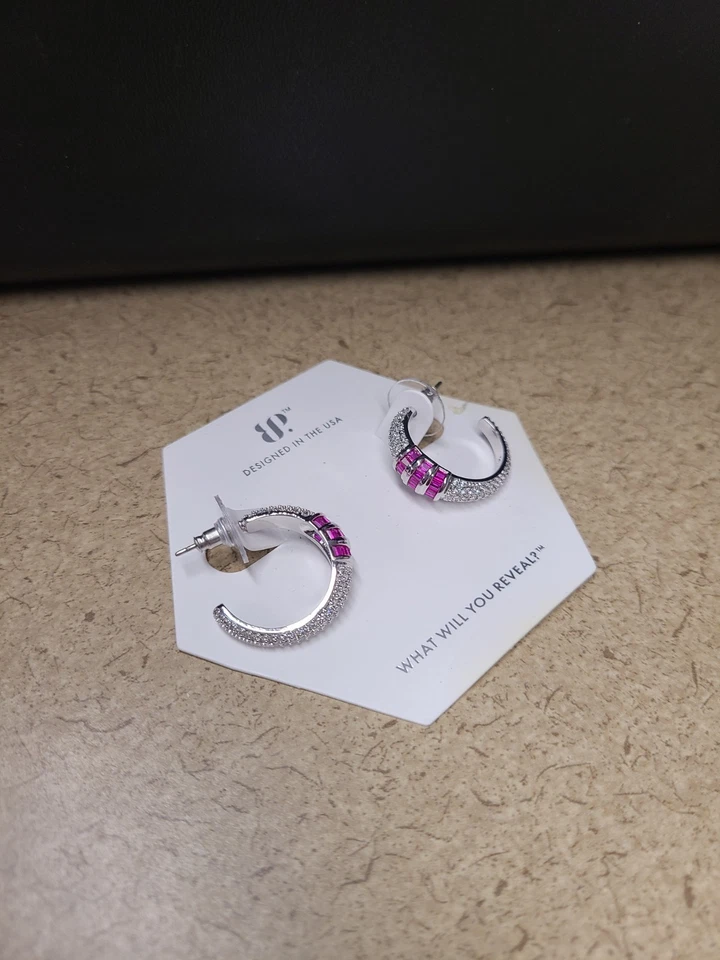 Brincos Bomb Party julho 2025 Starry Sunset Sparkle ER19070 LC rubi sobre ródio - Imagem 1 de 1