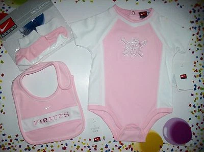 Пираты MLB боди нагрудник ботинок младенца девочек 3шт 12, 24 Mos Nike розовый белый новый с Ярлыками - Изображение 1 из 4