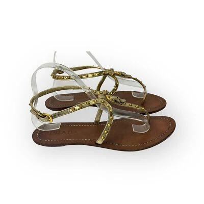 Auténticas sandalias planas Prada Italia doradas metálicas de cuero con tachuelas correa en T 38 7,5 Foto 1 de 4