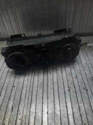 2006 VOLKSWAGEN PASSAT CLIMATE CONTROL SWTCHES  5370171CF - Image 1 of 3