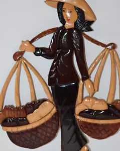 VIETNAMESE ORIENTAL INLAID WOOD WALL PLAQUE - WOMAN CARRYING PRODUCE - Picture 1 of 3