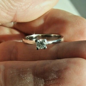 18ct WHITE GOLD SOLITAIRE RING SET WITH 0.26ct BRILLIANT CUT DIAMOND UK SIZE O - Picture 1 of 5