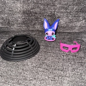 Novi Stars Tula Toned Pet Vortex bambola MGA e cappello nero e occhiali rosa - Foto 1 di 5