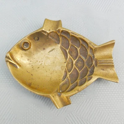 1 recht schwerer Messing Fisch Piranha Aschenbecher Figur oder... - Bild 1 von 4