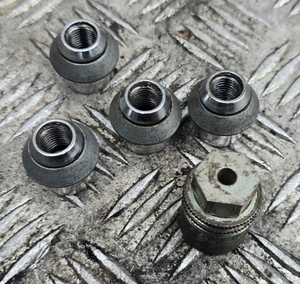 1998-2004 FORD FOCUS MK 1 SET OF 4 X ALLOY LOCKING WHEEL NUTS AND KEY - Picture 1 of 2