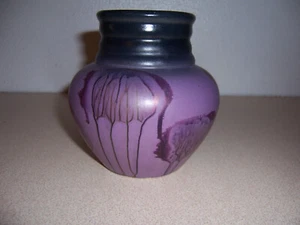 Vintage ES Keramik Handarbeit MCM handbemalte Keramik Vase - lila & schwarz #670/13 - Bild 1 von 5