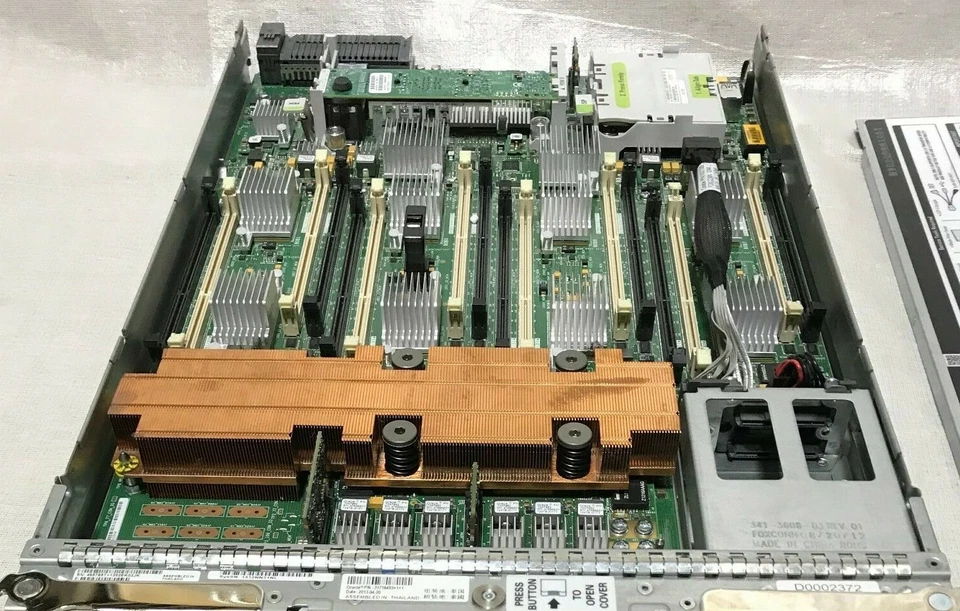 Servidor blade Sun Microsystems Oracle- Netra T5-1B: 1 x 3,6/ 128 GB/ 2 x 300 GB Foto 1 de 4