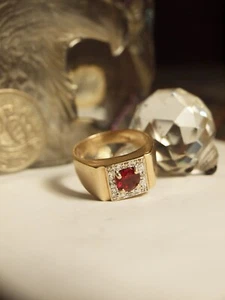 9CT YELLOW GOLD MENS RED GARNET & DIAMOND CLUSTER RING - RING SIZE : P - Picture 1 of 10