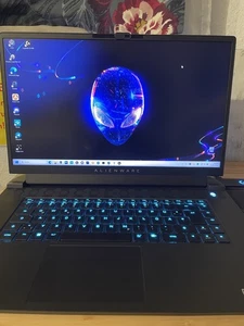 Alienware m17 R5 Gaming-Laptop + Gaming Zubehör in OVP & *sehr guter Zustand* - Bild 1 von 19