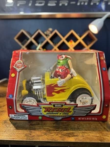 M&M's Rebel Without A Clue Süßigkeitenspender Gelb Auto Rot & Grün Kollektion Neu - Bild 1 von 6