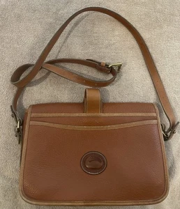 Borsa a tracolla vintage Dooney & Bourke in pelle per tutte le stagioni - Foto 1 di 5