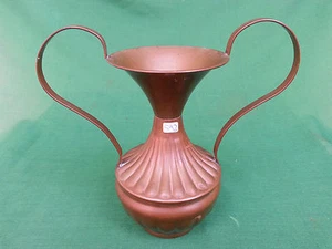 VECCHIO VASO COPPA LAVORATO A MANO 2 MANICI IN RAME. N° 592. - Foto 1 di 2