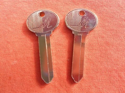 2 MERCURY ORIGINAL NOS PORTA-MALAS CHAVE EM BRANCO 1965 - 1975 - Imagem 1 de 4