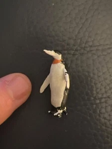 Animal de zoológico pingüino de plástico de Gran Bretaña - Imagen 1 de 1