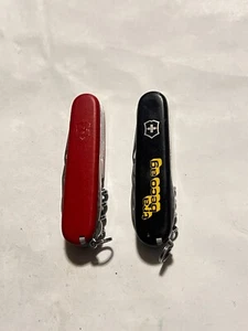 Lot of 2 Victorinox Swiss Army knives - Climber - Camper - Picture 1 of 15
