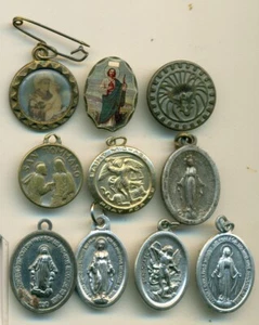 10 VERSCHIEDENE RELIGIÖSE MEDAILLEN und MEDAILLEN Lot #16 - Bild 1 von 1
