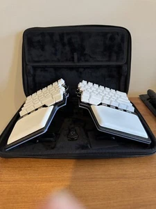 Dygma Raise (1st gen) Black Wired Keyboard with Tenting Kit/RGB - Picture 1 of 12