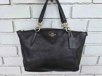 👜 Bolso de Mano Coach F28993 Cuero Guijarro Cremallera Superior Negro Dorado Herrajes Foto 1 de 4