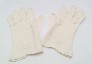 Vintage Fownes Ladies Gloves Made in West Germany 3" Wide by 8" Long - Picture 1 of 7