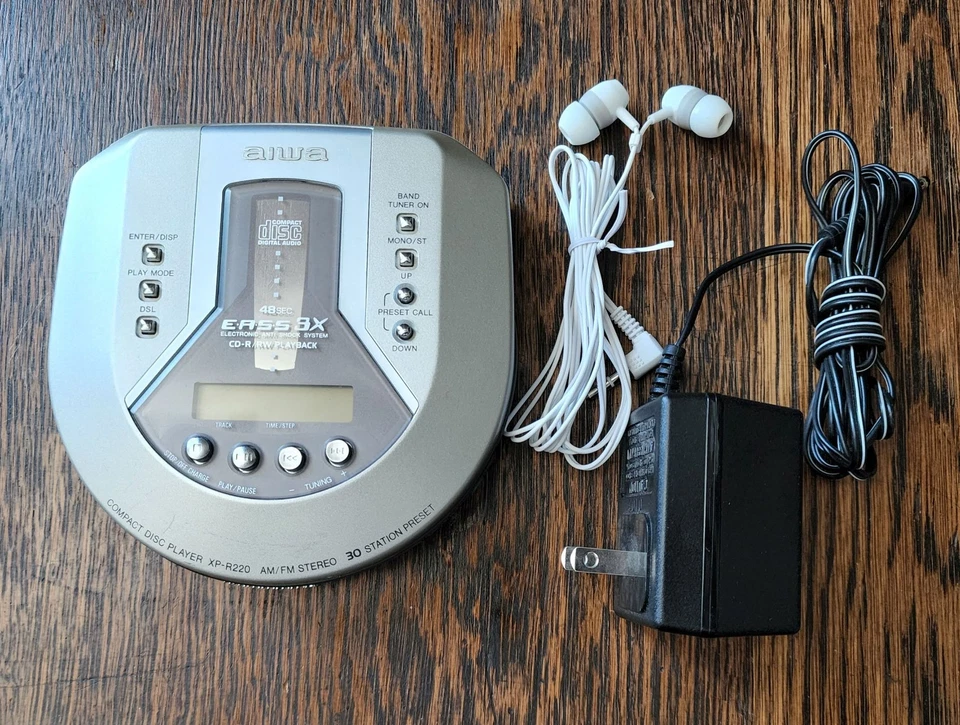 Vintage AIWA CD Player Sintonizador AM/FM Modelo XP-R220 Funciona com Bateria ou Cabo de Alimentação - Imagem 1 de 4