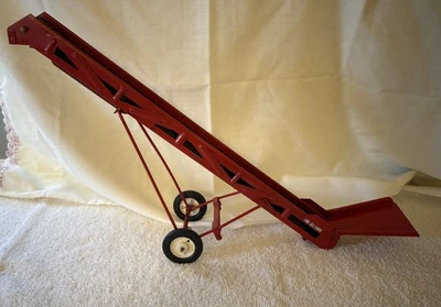 Vintage Tru-Scale Hay Elevator Farm Toy Tractor Pressed Steel 1/16 Scale - Image 1 of 4