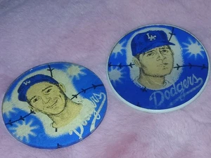 2-1960s SANDY KOUFAX DON DRYSDALE Dimensional Research Motion Pin Button Pinback - Bild 1 von 8