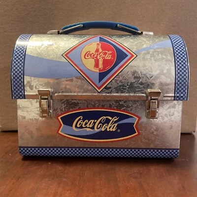 Lancheira de lata colecionável vintage Coca Cola 2001 - Imagem 1 de 4