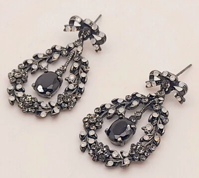 E001 抛光风格黑色蛋白石黑色灰色蝴蝶结泪珠派对吊坠耳环 — 第 1/4 张图片