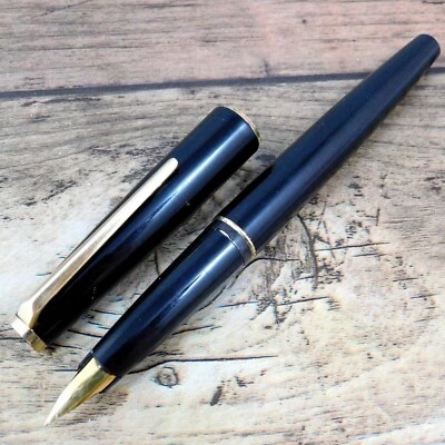 PLUMA ESTILOGRÁFICA MONTBLANC NUEVA EN CAJA:F VINTAGE ORO NEGRO ALEMANIA A325 Foto 1 de 4