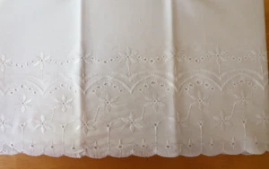 White Eyelet Lace Bedskirt Queen Size Embroidered 18" Drop Fits 59" x 80" - Picture 1 of 7