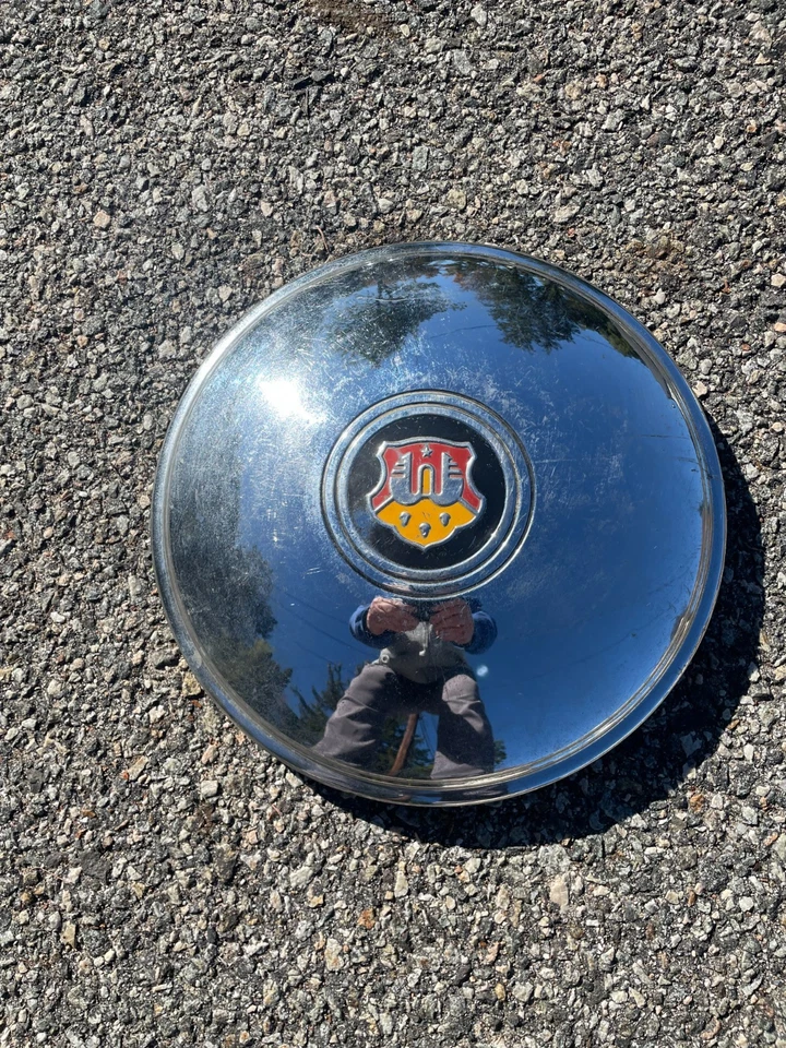 Un tapacubos Oldsmobile genuino 1946 a 1953 plato perro bonito Foto 1 de 4