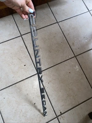 Эмблема кантри седана - Изображение 1 из 3