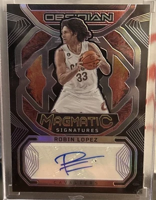 Grabado eléctrico Panini Obsidian 2022-23 - Magmatic Signatures Robin Lopez #MS-RLC Foto 1 de 2