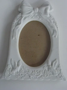 WHITE WEDDING FRAME, Russ Berrie 3D Wedding Bell w Bow Doves Oval Picture Frame - Picture 1 of 7