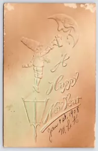 NYC Happy New Year~Embossed~Airbrushed~ Lamppost Gnome Offers Moon A Sudsy Toast - Imagen 1 de 2