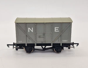 Wrenn Railways Spurweite OO - North Eastern 12T Banana Van 159611 - Bild 1 von 6