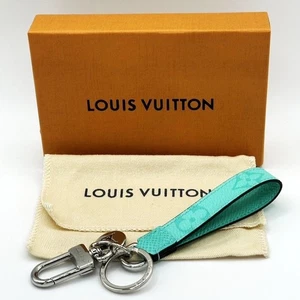 [Excelente+] Llavero Louis Vuitton Portecle Slim Dragonne M01105 verde taigarama - Imagen 1 de 4