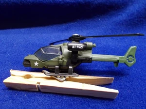 Matchbox MB46 Mission Chopper, olivgrün, "AT-7521" auf schwarzem Pod; schwarze Klinge - Bild 1 von 3